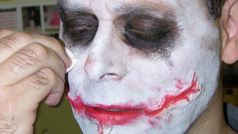 如何制作一个小丑风格的硅胶疤痕设备