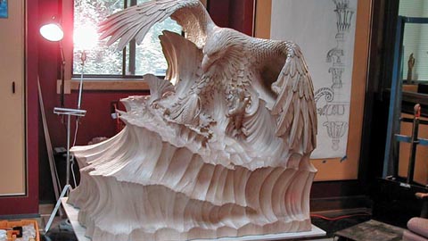 如何塑造和旋转木制雕塑
