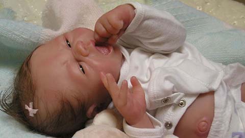 用《龙皮™硅酮》创建的栩栩如生的婴儿
