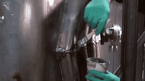如何使用环氧树脂修复钢混合容器