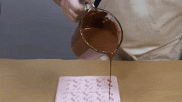 如何使用食物安全的硅胶制作自己的定制巧克力
