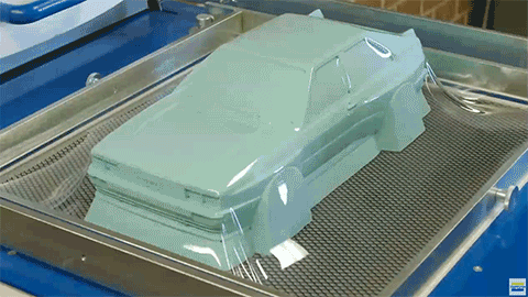 使用一种创新的硅酮工具真空形成一个RC汽车车身